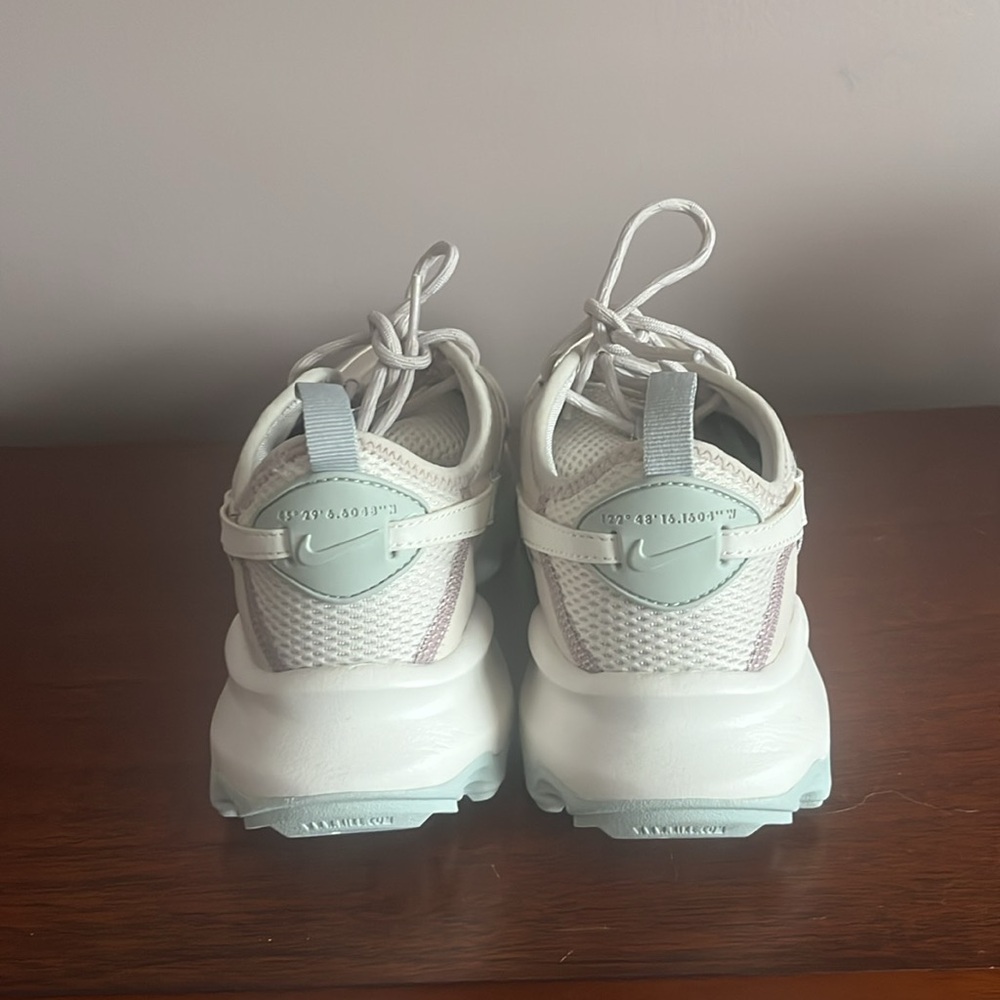 Nike TC 7900 in Light Orewood Taupe - Picture 4 of 7